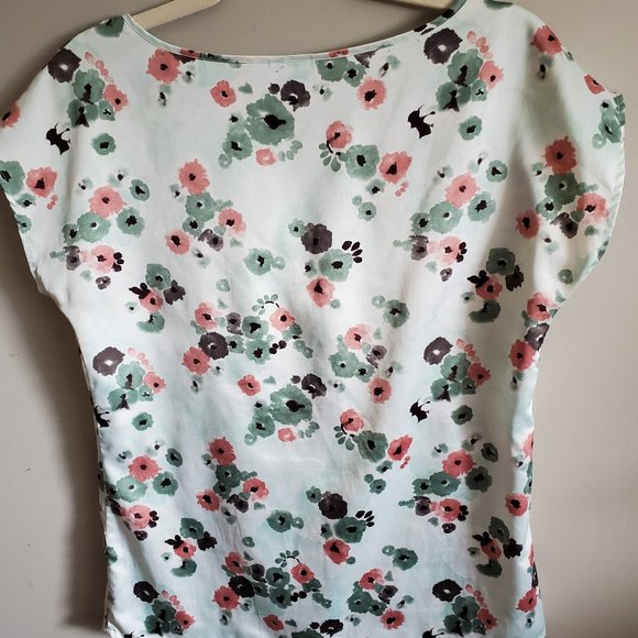 Floral Short Sleeve Blouse - Picture 5 of 5